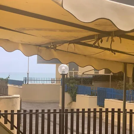 Apartment Beachfront House *